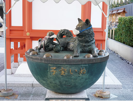 祭神よりも人気の高い子宝犬。