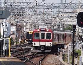 西大寺行きの列車が到着